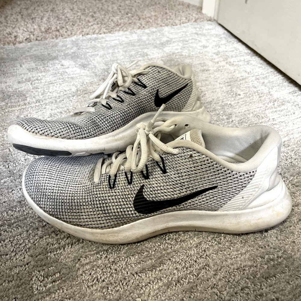 Women’s Size 9 Nikes